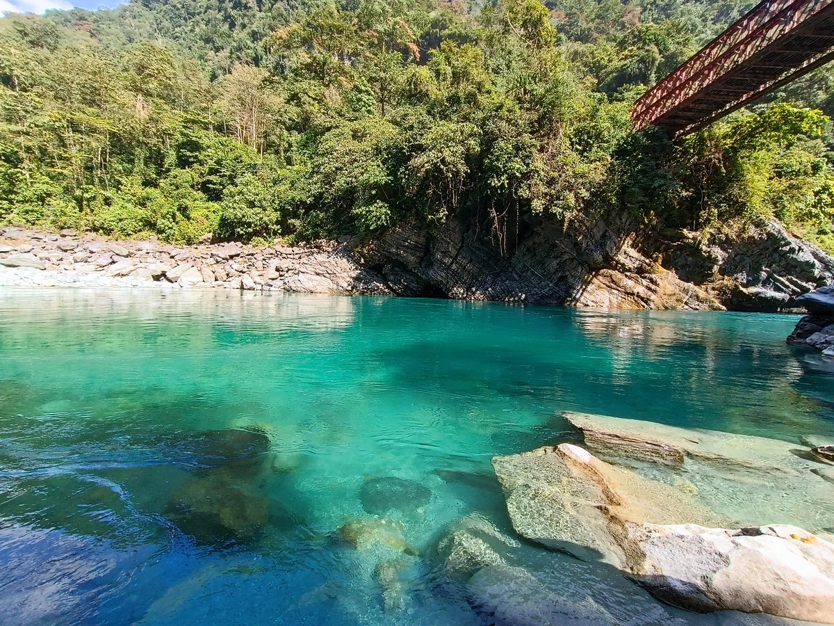 Ebo_Mili_Linggi's tweet photo. Taloh River with emarald colour effect & the green lush forest with so much flura & fauna, why would anyone want to destroy such beauty? The coming of #dam will destroy everything. District Dibang Valley, Arunachal. https://t.co/yWOzoJ4o8s