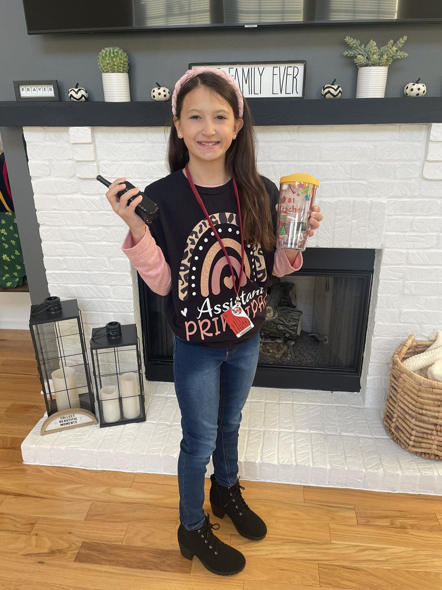When it’s dress like a teacher day and your 3rd grader decides to borrow all of your things so she can dress like Dr. Reedy! <a href="/drreedyreads/">Amber Reedy, Ed.D.</a> 🤩
