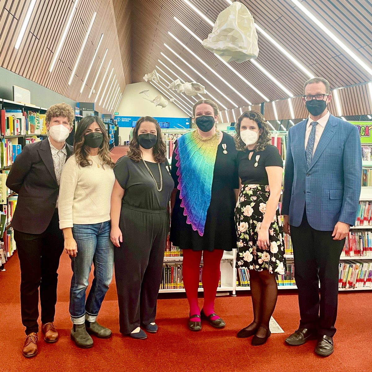 JanisIrwin's tweet image. These three are incredible!

Sara, Sarah, and Janaya are @ab_vax. These moms, all volunteers, have spent countless hours connecting Albertans with vaccines.

@pancholi_rakhi, Marlin, and I were so proud to present them with QEII Platinum Jubilee Medals.

Thank you. Truly.

#ableg