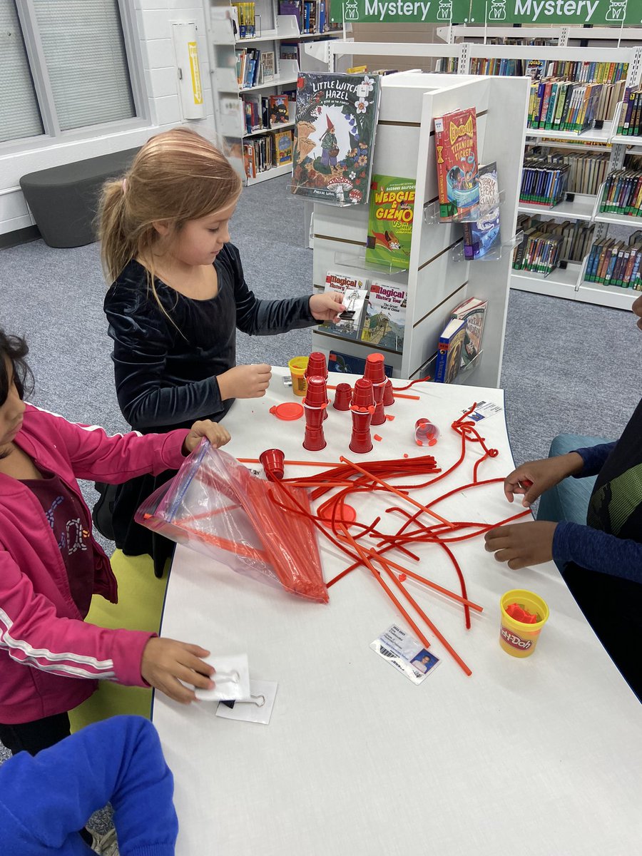 Inspired by <a href="/MaierBrenda/">Brenda Maier</a>’s Little Red Fort, Ss used teamwork to construct their own red forts. #wbend15 #MoreThanEver #ProudToBe15 @d15schools #LitInD15
