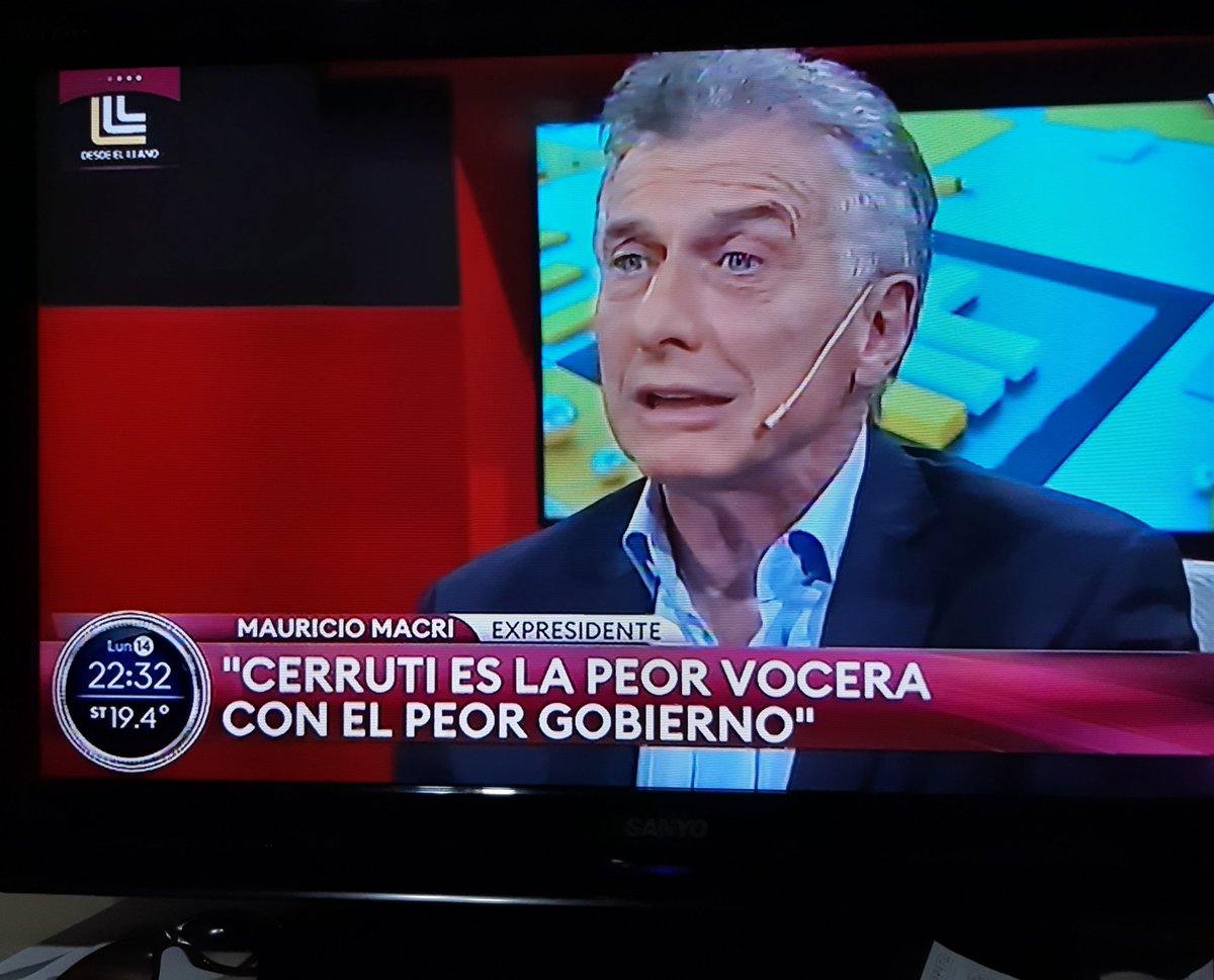 Yaerahora8's tweet photo. @gabicerru no te está insultando.
Te está definiendo.
#MacriEnDLL https://t.co/c7n5onOJrl
