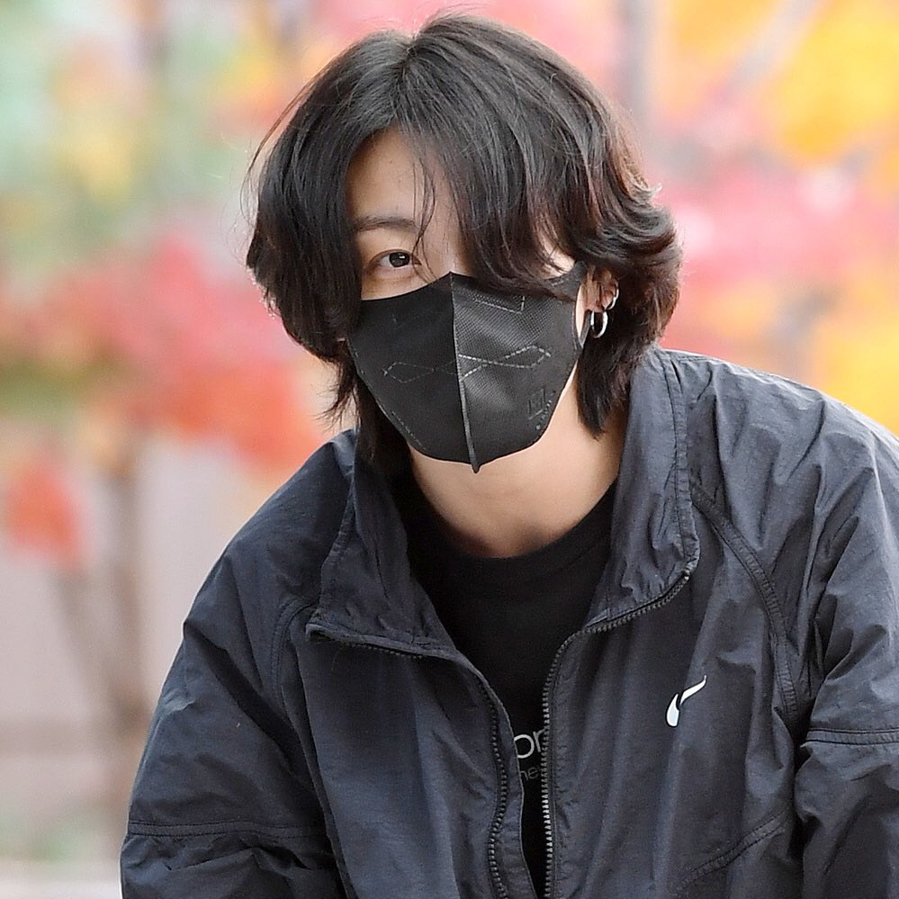 nornortata's tweet photo. นี่ นะคะ แต่งตัวโคฟเป็นเม็ดไข่มุกไม่พอ ก็เตะบอล(ลม)โปรโมทไปเลยว่าเราบินไปร่วมงานฟุตบอลโลก ตัวท้อปฮ้าดเซลสุดๆ จ๋าเก่งอะ
#Jungkook https://t.co/gMOjiWbPvY