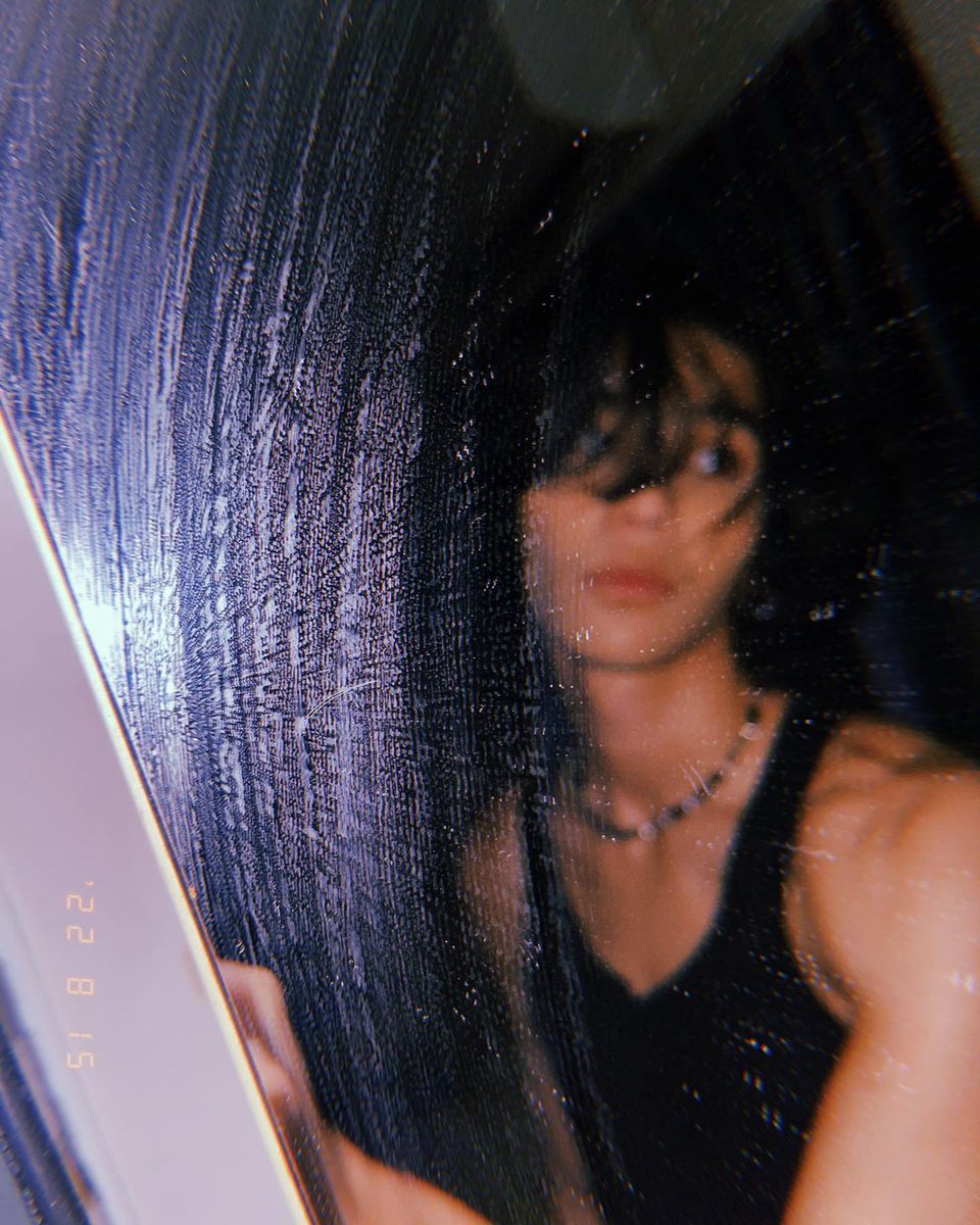dewttunes's tweet photo. @.𝘥𝘦𝘸𝘵𝘵𝘶𝘯𝘦𝘴 #ESTIG 𝘂𝗽𝗱𝗮𝘁𝗲

Boa noite. Tomei banho, liguei o aquecedor no modo inimigo do meio ambiente e fui tentar tirar foto conceitual pra esconder a cara de acabado de quem desgraçou a sleep schedule semana passada e agora precisa voltar pra faculdade. Press F. https://t.co/HW7UcXnEPa