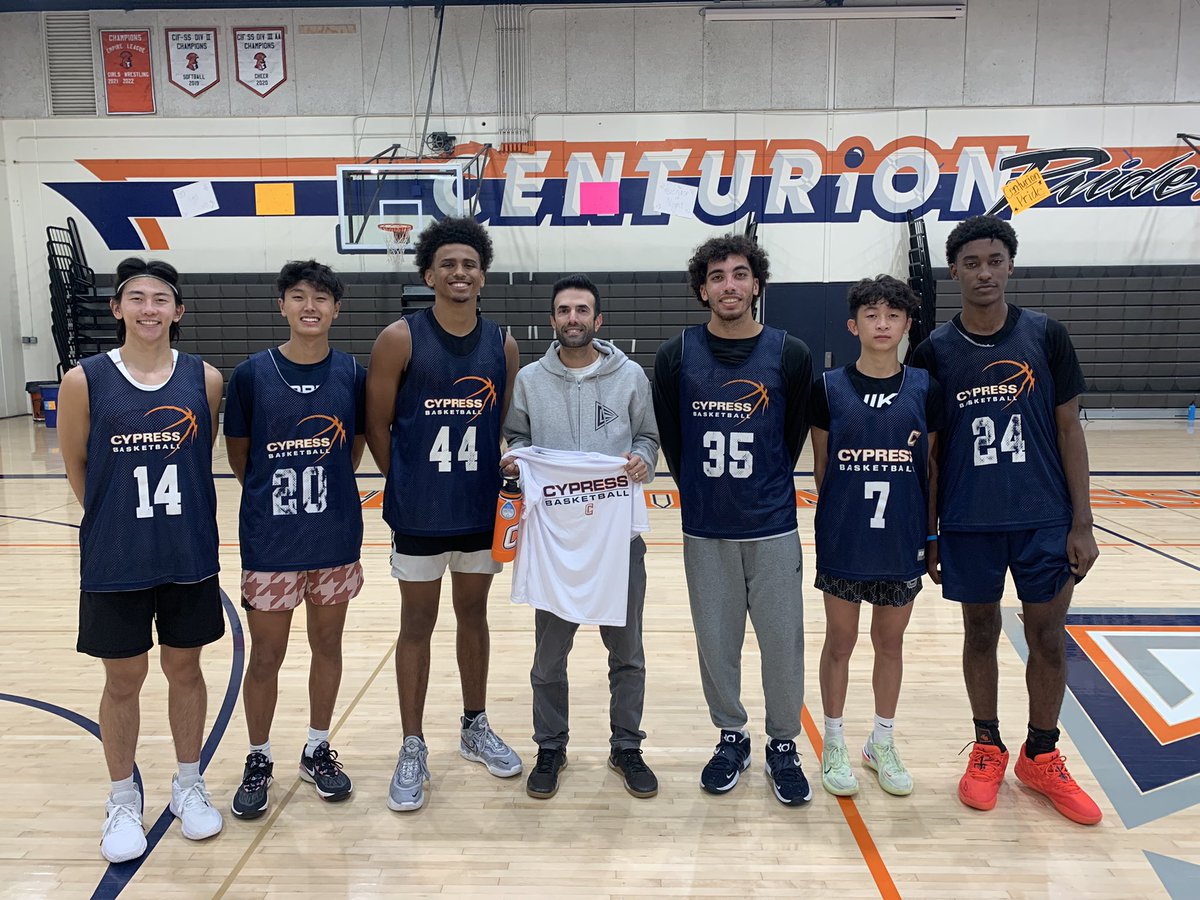 CypressCenturi1's tweet photo. Special Thanks to our guy, @JonathanKhamis from Camp Chronicles for coming to Cypress! Can’t wait to 👀 what this creative genius has in store. 
#CypHype
@ocvarsity @OCSportsZone @mickey_kadowaki @Jojoki_12 @Mmichaelwright @a1_jjkh @_ryangov_ @Kuhsawnnn https://t.co/z33uPd48iP