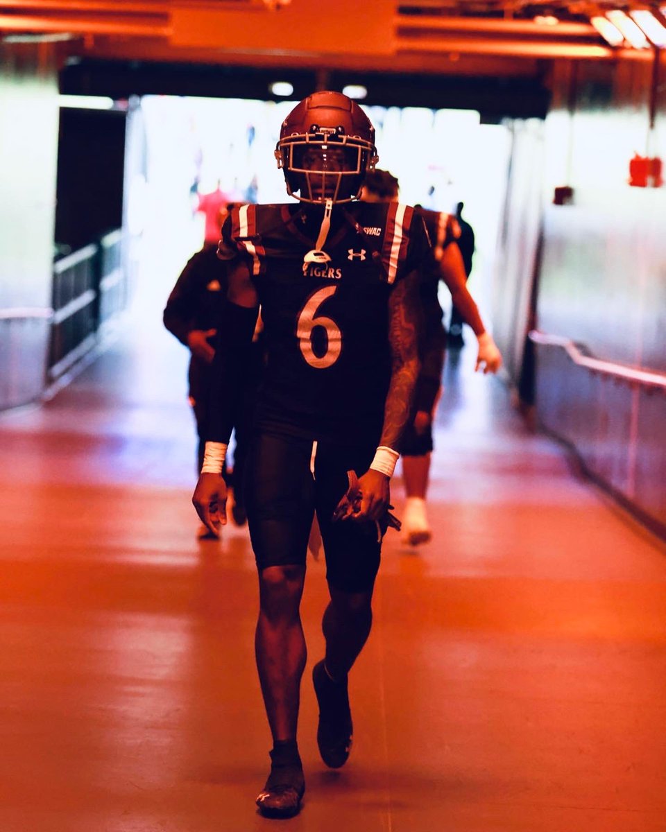 I Been Focus And I’m Steady Climbing I’m No where Near my Peak✔️