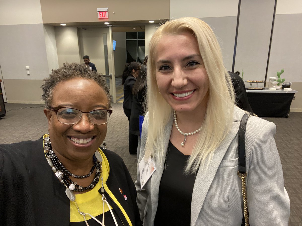 So happy to meet <a href="/GuldenCU/">Gulden Camci-Unal</a> at the <a href="/ChEnected/">American Institute of Chemical Engineers (AIChE)</a> annual meeting in Arizona !!!!