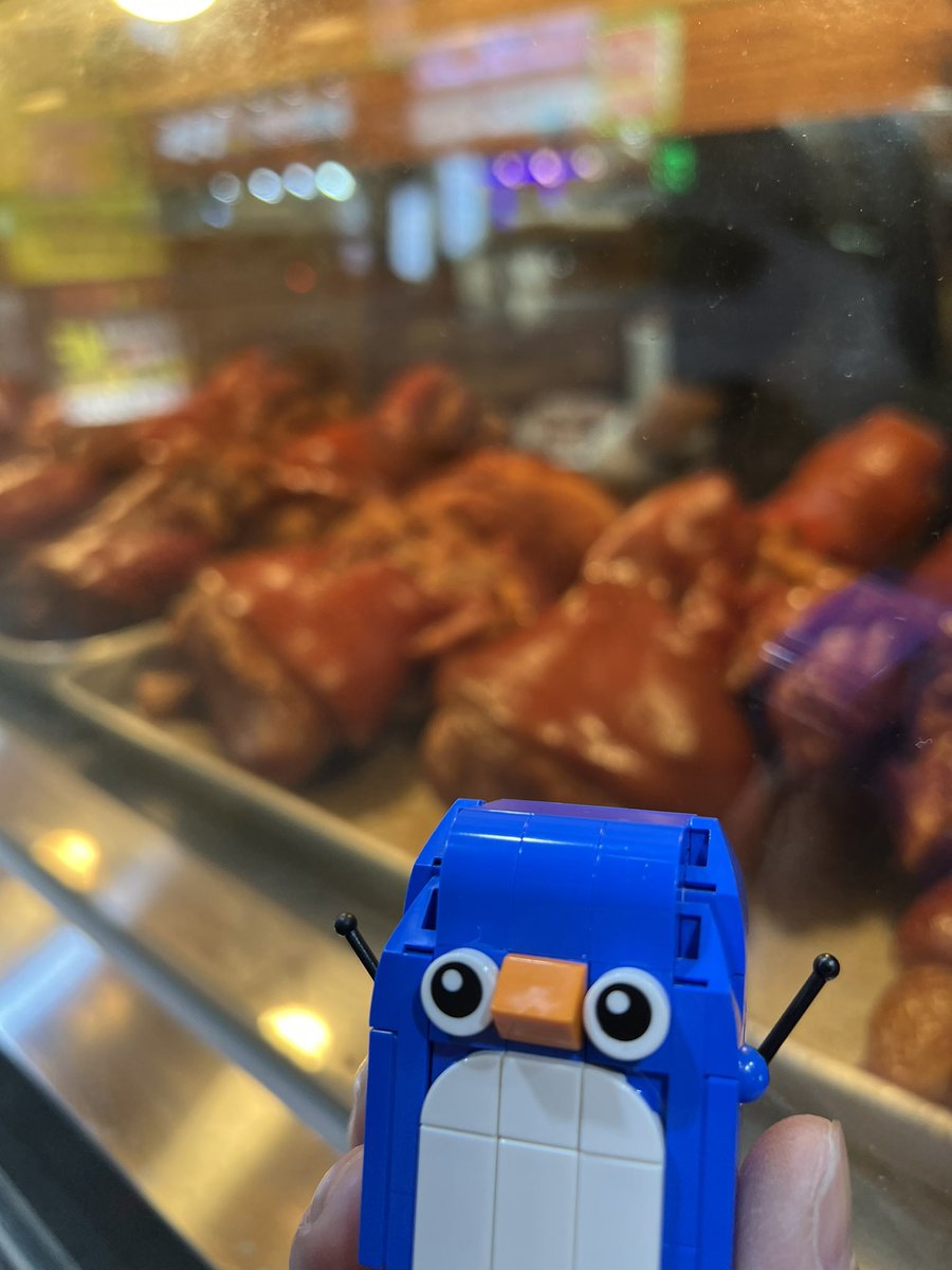 fatapplezzz's tweet photo. Traveling with #Miguin 🐧 on random touristy &amp; food adventures in Korea (Part 11)

Also….I’m voting for TWICE (@JYPETWICE) for Favorite K-Pop Artist at the #AMAs        
#TWICE    #트위이스 https://t.co/okyBf56GHr