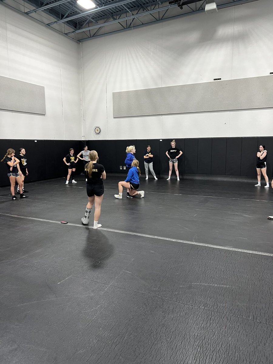 ByronWrestling's tweet photo. Wow what a night! 23 young ladies showed up for our first ever Girls Wrestling Clinic. Proud of these brave warriors for giving the sport of wrestling a chance. Thanks to Grace for coming back from college to help give back to the sport
#ByronBears @ByronBears @RCSMN @LHSEagles https://t.co/Y3nMMB3JtA