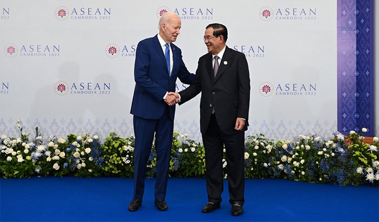 gudrun_engel's tweet photo. Alle warten auf US-Präsident Biden 🇺🇸:

#POTUS fehlt bei der ersten Session beim #G20BaliSummit 

Warum ist noch unklar - aber:

#ASEAN Gastgeber, Kambodschas Premier Hun Sen, wurde positiv auf #Covid getestet - und Biden war 2 Tage lang dort 👇🏻

@tagesschau @Weltspiegel_ARD https://t.co/mkR2JtXC3E