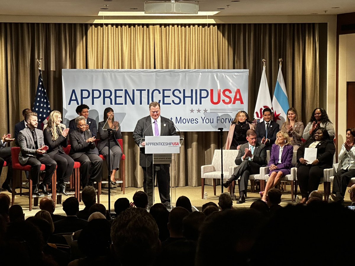 aaronkolson's tweet photo. Today @Aon_plc hosted an incredible group of leaders in our Chicago office to kick off National Apprenticeship Week including @FLOTUS Jill Biden, Mayor @LoriLightfoot and fellow employers who make up the Chicago Apprentice Network like @Accenture, @Zurich and @McDonalds. https://t.co/cT5ohOe3Mj