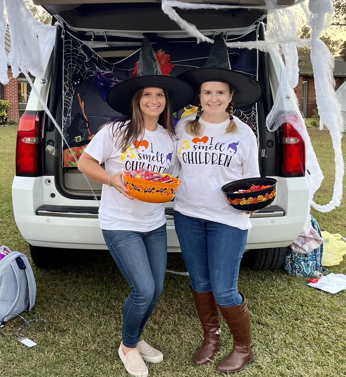 katelynr2019's tweet photo. Today’s #gratefulbluejays challenge was to post about a colleague you’re always learning from. I’ve chosen my own teammate. Molly is new to 3rd this year from 4th, but yet she has taught me so much about working smarter not harder in such short time. @JWSbluejays 🙏🏼 https://t.co/5xINROnOJm
