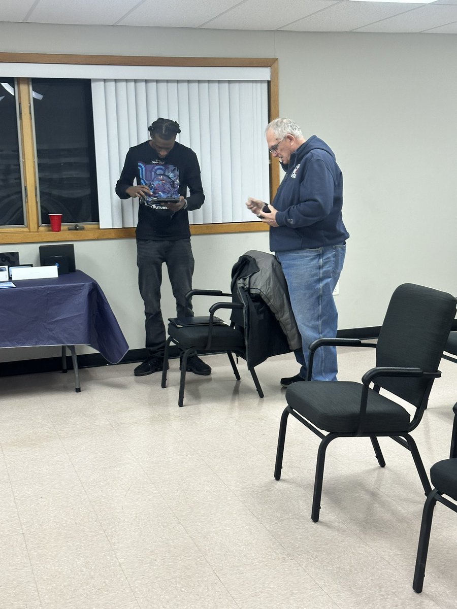 tmace22's tweet photo. Great time presenting to the Delran fire company #pARtnership #onebandonesound #signaturestars #firstnet https://t.co/tdHBHbpBUW