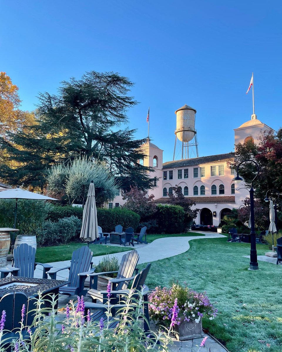 lingo_natalie's tweet image. Gorgeous day in Sonoma today! #techonomy22 #LucidAir