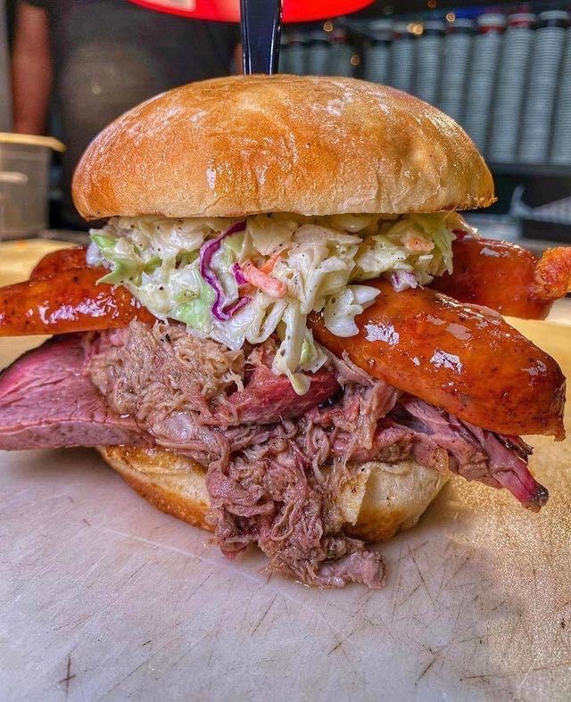 🍔 ULTIMATE BBQ SANDWICH. Smoked Tri-Tip, Pulled Pork, Spicy Sausage topped with Texas Slaw and Carolina & Texas BBQ sauces.

📸@bigbzbbq

#bbqlunch #bbqlads #bbqlover #bbqlifestyle #bbqjunkie #bbqislife #bbqideas #bbqgrilling #bbqguru #bbqgrills #BBQgrill #bbqfun #bbqfam