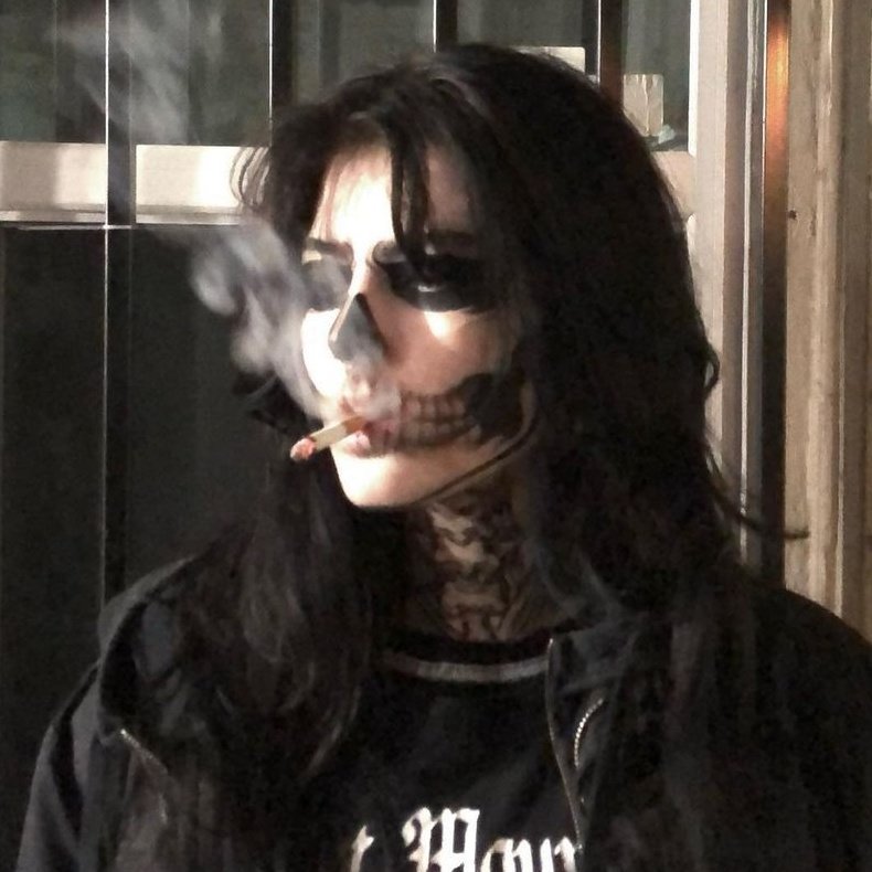V4MP1R3QUEEN's tweet photo. #NewProfilePic https://t.co/IpMVvOxLfc