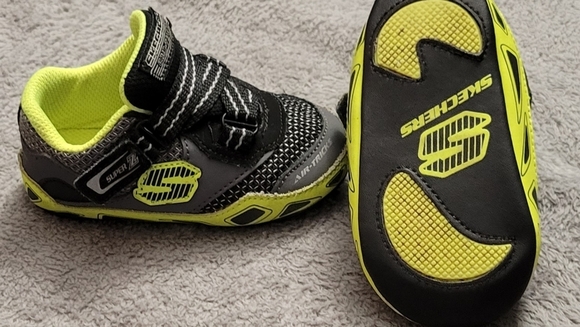 roxyux's tweet image. So good I had to share! Check out all the items I'm loving on @Poshmarkapp #poshmark #fashion #style #shopmycloset #nike #seraphine #skechers: posh.mk/aTaoS8VQXub