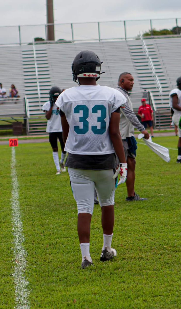 jwashington33_'s tweet photo. Excited to have been apart of a team that brought me into a family outside of my own blood (@Woodside_ATH)

I also would like to thank @CoachJones90_ for coaching me into being the best athlete I could be 

33 signing out. #TrenchMobb #LLJ1 https://t.co/UKcFPmAwm2