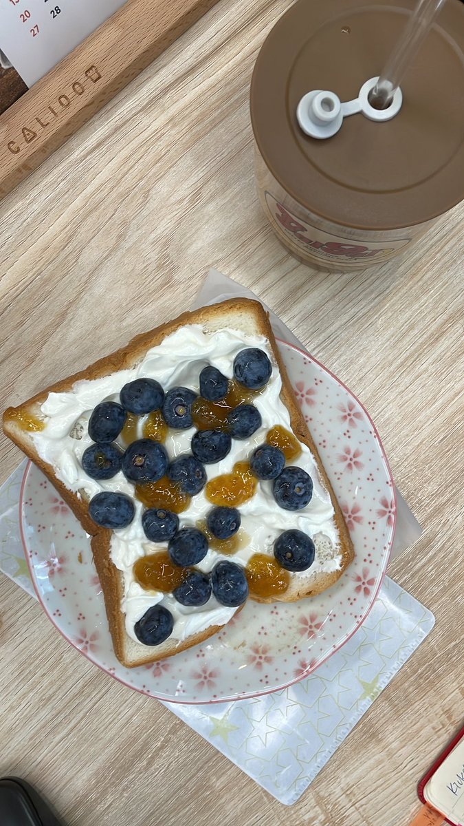 Want to create some ✨good vibes ✨in the morning. Fruit honey jam toast and thai tea oat milk 🥛 .
<a href="/InvsbleFriends/">Invisible Friends</a> 
<a href="/InvisibleHK/">Invisible HK friends</a> 
<a href="/InvisibleBfast/">Invisible Breakfast Club</a>