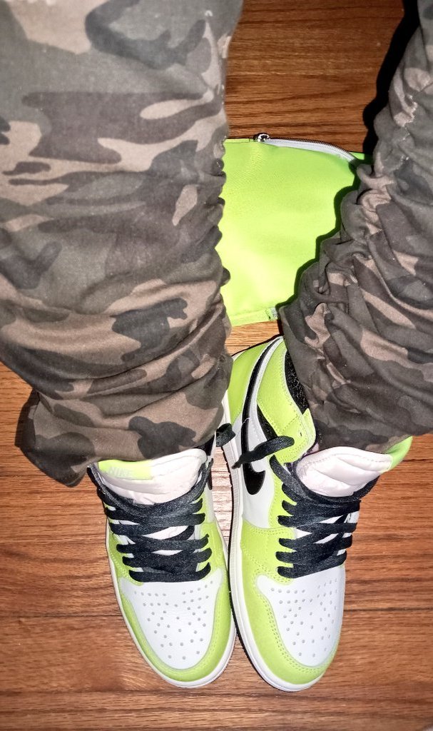 theQUEENofSOLE's tweet photo. @MrUnloved1s @nicekicks @JordanDepot @Jordan1Squad thequeenofsole_ (IG)
PS. You calmed my nerves and let me know I was going to get this in my size weeks before the release! 🙏 #TMFP https://t.co/MjcQKfggrQ