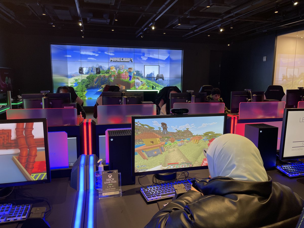 MrAhmedGaming's tweet photo. Minecraft Club returns to the Microsoft Experience Center! Thanks Coach Mike for inviting us to build our own #BlackPanther2 game using MakeCode. We also got to spend time on the gaming floor and play in the McLaren!
#MinecraftEdu #MakeCode #ForzaHorizon #Esports @JohnDeweyBK https://t.co/CHDEGXApfN