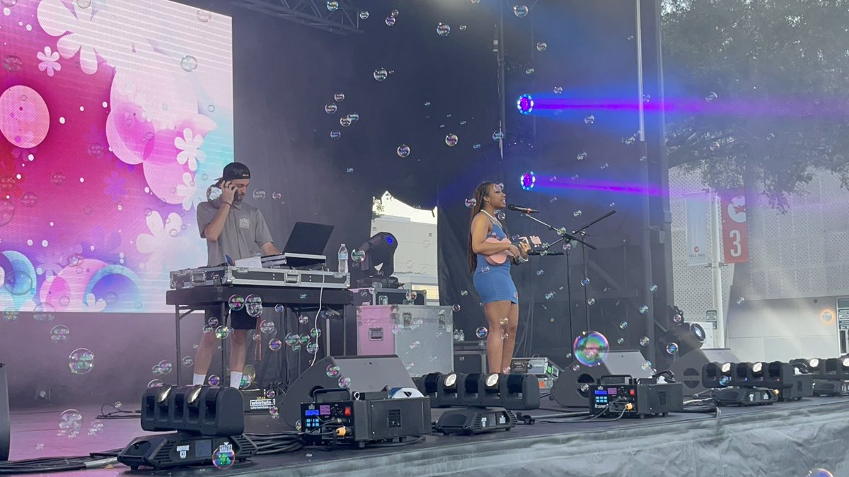 ipzthatdude's tweet image. I was at the BLOCK PARTY @FullSail where I caught some performances, talked to some new friends, and enjoyed the day after class. #FullSail #RecordingArts #Music #Performance #DJ #BlockParty