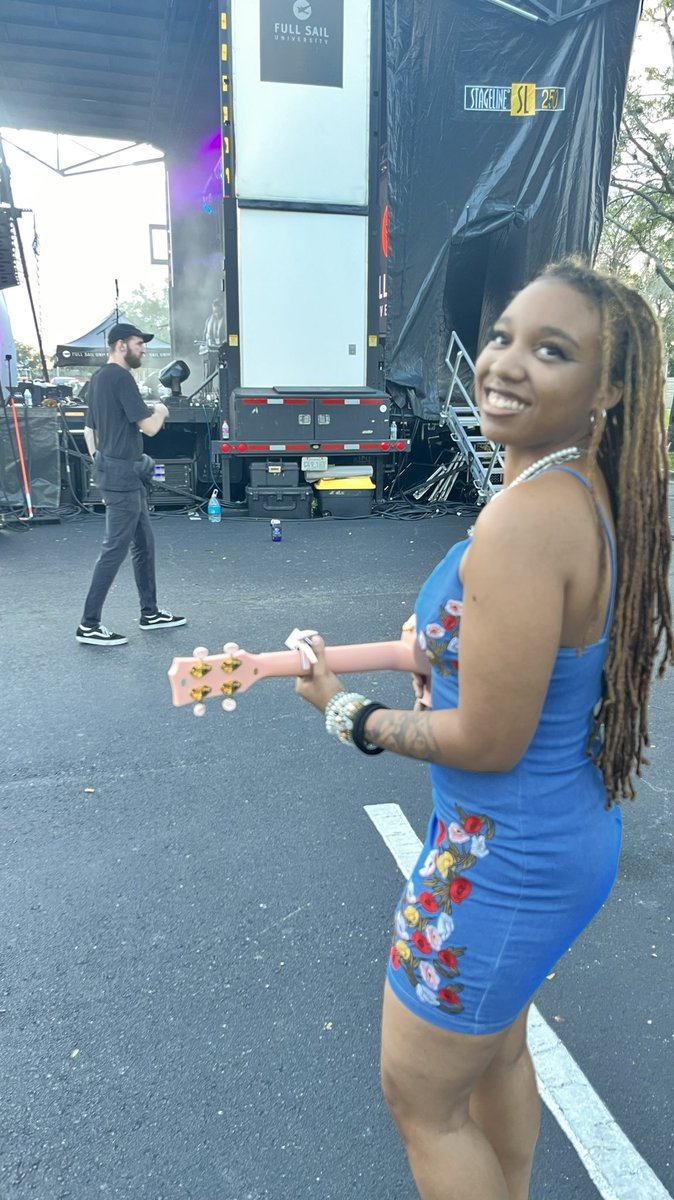 ipzthatdude's tweet image. I was at the BLOCK PARTY @FullSail where I caught some performances, talked to some new friends, and enjoyed the day after class. #FullSail #RecordingArts #Music #Performance #DJ #BlockParty