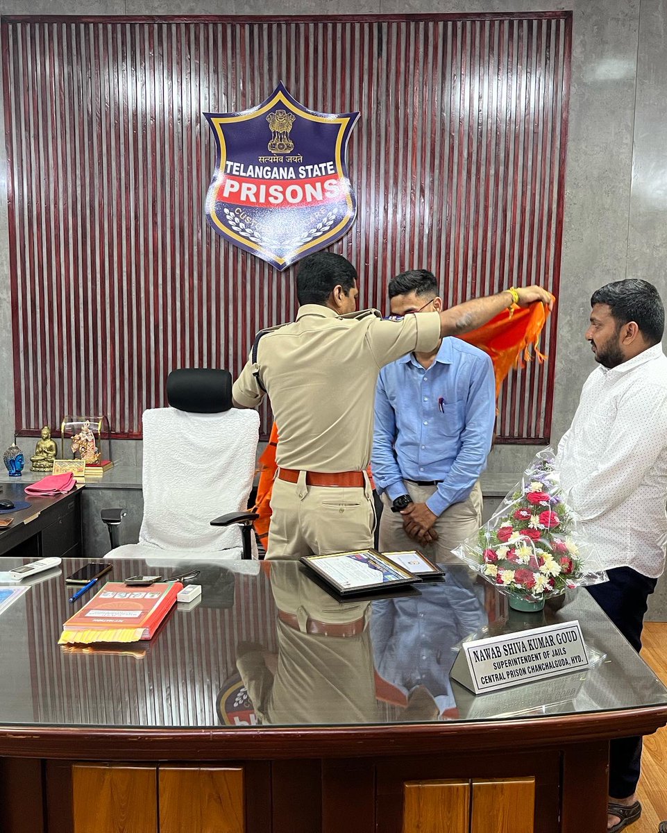 YemulaNithin's tweet photo. Honour to meet and felicitation by Sri. Nawab Shiva Kumar Goud, Superintendent of Jails, Central Jail Chanchalguda. 😍
.
#project7summitspossible https://t.co/MBKjbdUt60