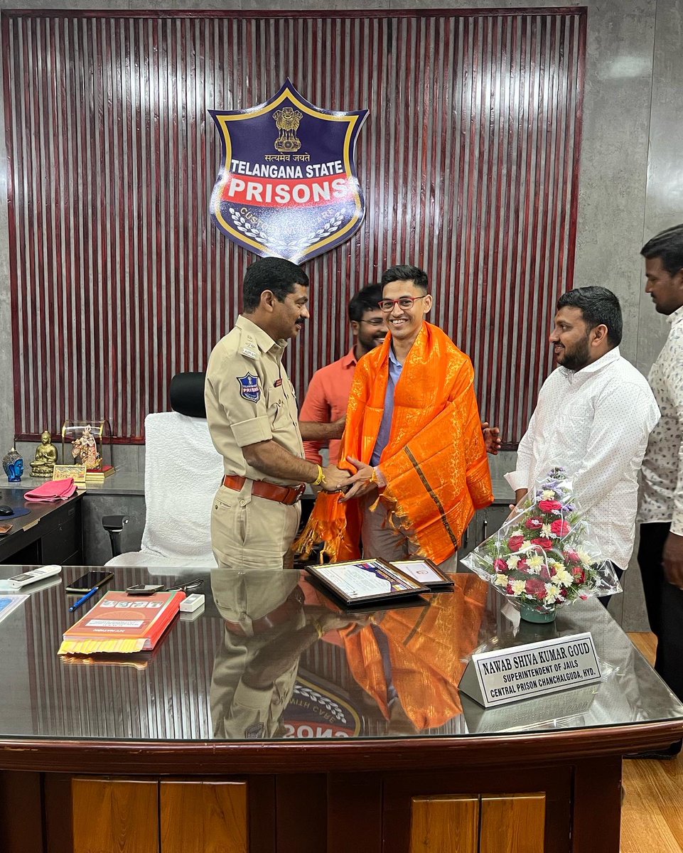 YemulaNithin's tweet photo. Honour to meet and felicitation by Sri. Nawab Shiva Kumar Goud, Superintendent of Jails, Central Jail Chanchalguda. 😍
.
#project7summitspossible https://t.co/MBKjbdUt60