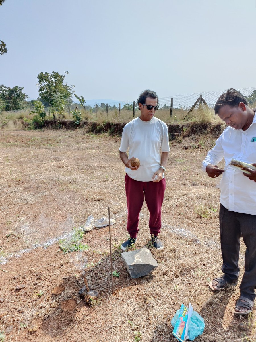 LahriSunil's tweet photo. कल  कुटिया (काटेज) निर्माण के लिए खेत में किया भूमिपूजन...
yesterday did Bhumi Pujan at farm for construction of cottage... https://t.co/X7CfYwTNM3