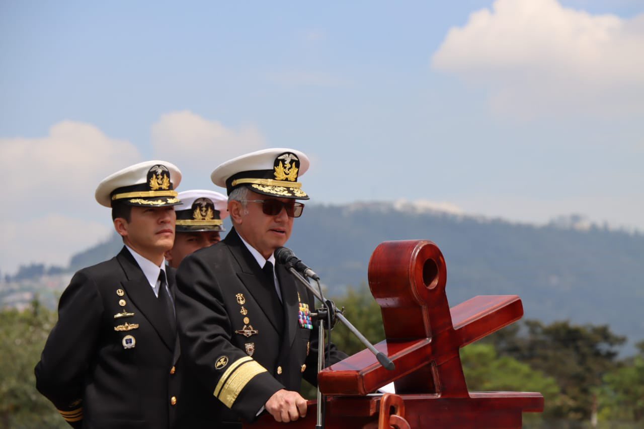 Armada del Ecuador on Twitter "Quito Aportamos al desarrollo de la