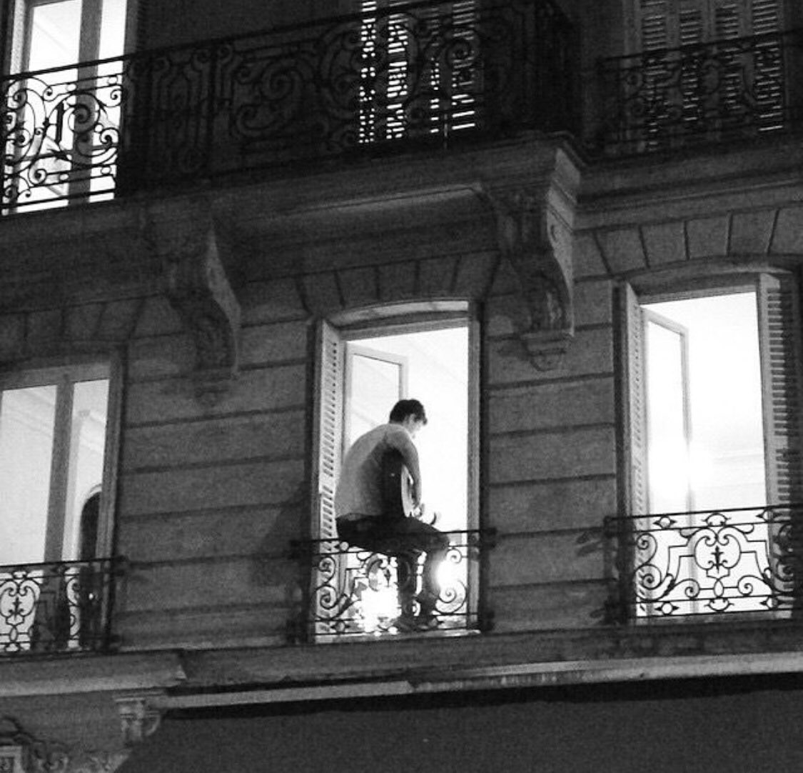 لاتتصرف كأنك تعرفني ، انت لا تعرف الا ما اُظهره