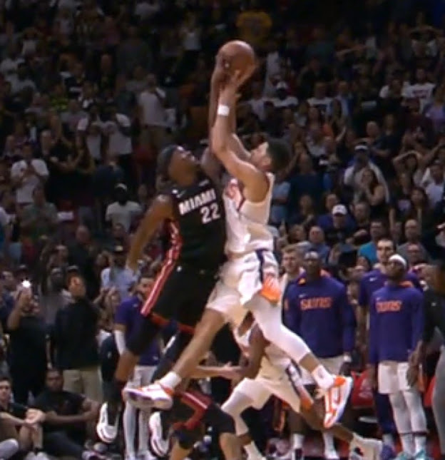 HeatNationCP's tweet photo. Jimmy Butler with the GAME-WINNING block against Devin Booker https://t.co/1AZlJAl8Hq