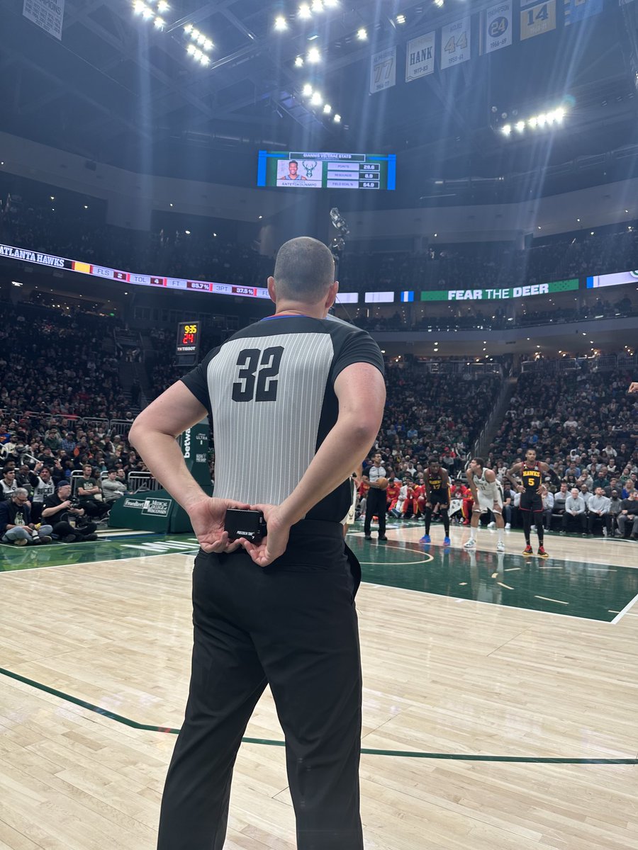 Shtiny's tweet image. Worst ref ever