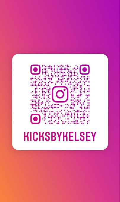 Follow me on Instagram! 🫶🏽🎨👟🖌

#instagram #art #artwork #artist #customart #shoeart #shoeartist #artistsupport #customsneakers #customshoes