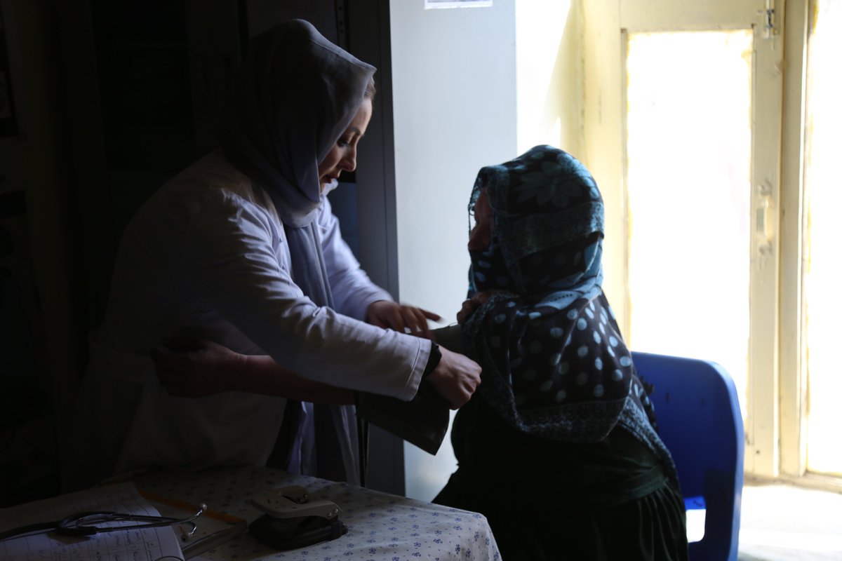 With winter here, the needs of people affected by the crisis in #Afghanistan will continue to rise. <a href="/UNFPA/">UNFPA</a>’s response will continue to prioritize the continuity of essential reproductive health and #psychosocial services for women and girls.
