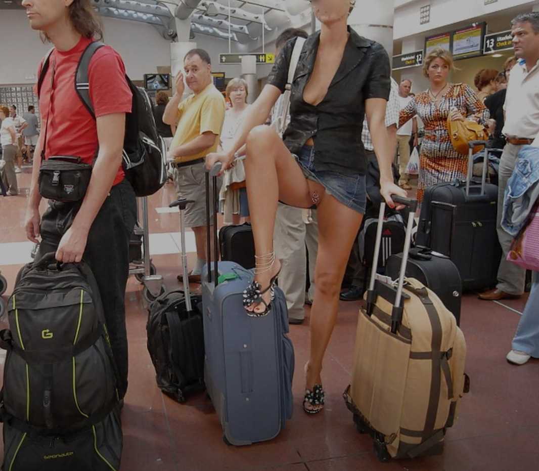 Pantyless Upskirt  / X