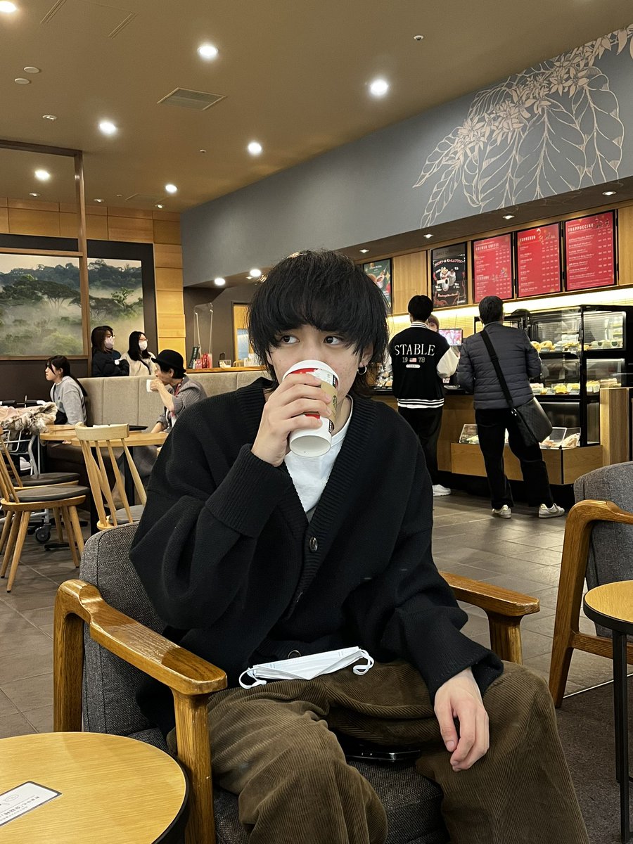 _nibobobo_'s tweet image. 久しぶりにスタバ行ったタリーズ店員
#日常垢 
#日常垢さんと繋がりたい 
#服好きな人と繋がりたい