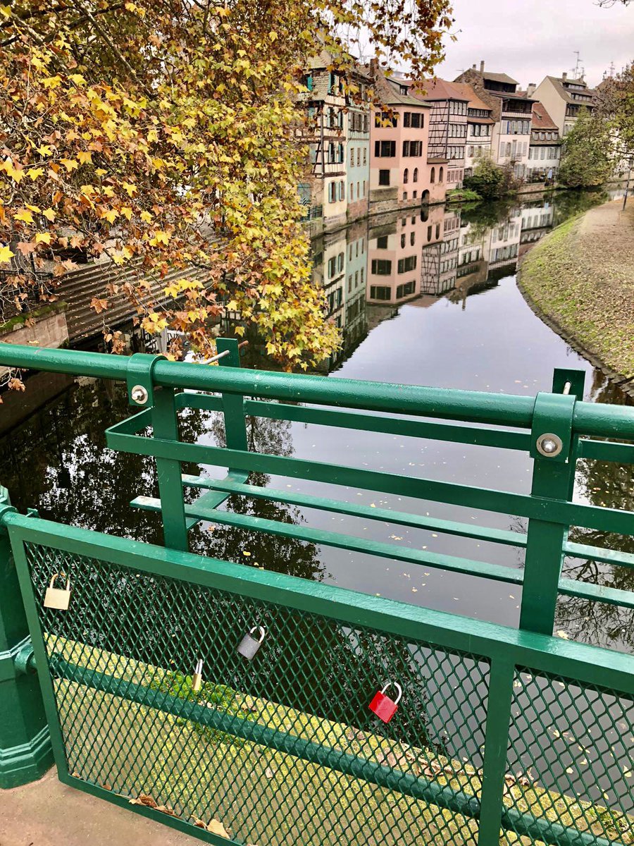 Nuestros compañeros de logística en su ruta por Europa.
Esta es desde #Estrasburgo donde han entregado un piano. La próxima parada es la fábrica de pianos de Sauter en Alemania, Polonia y Viena en Austria.

#royalpianos #tiendapianos #piano #pianos #sauter #pianoshop #pianogram