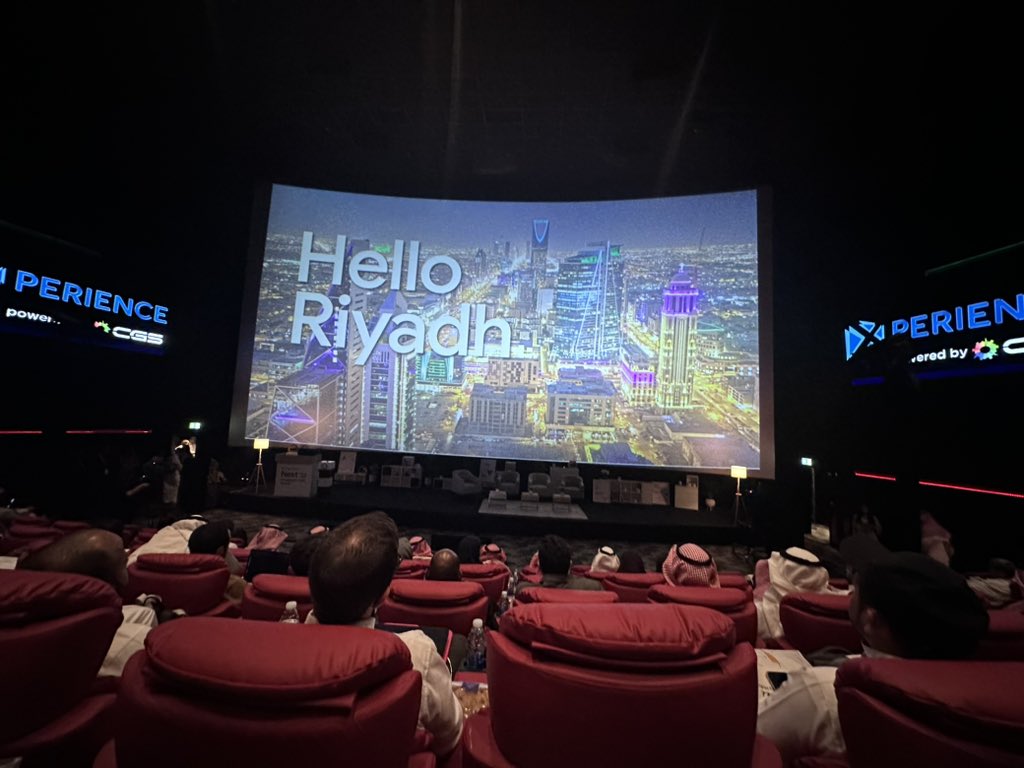 Tahani_albu's tweet image. سُعدت بحضور تدشين وانطلاق Google Cloud Next ملتقى المطورين في الرياض 🚀

#DevHubRiyadh
#Next22
#GoogleCloudSaudi 

@halohali @alneyazi @GCDCSaudi @abid_salim @Abdulaziz_Hmadi @WTMSaudi @GoogleCloud_ME