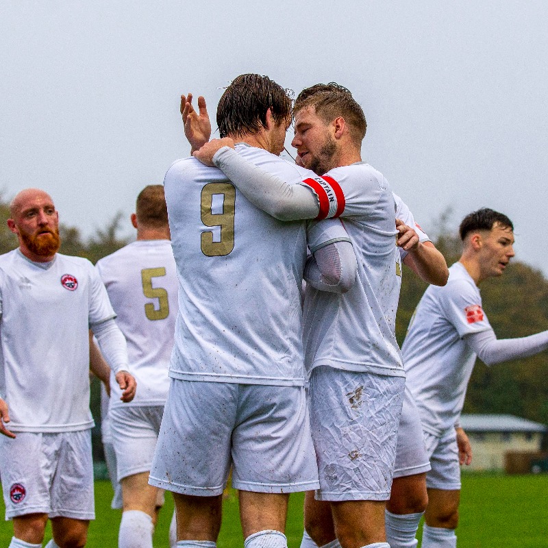 TCFC_Official's tweet photo. 𝗙𝗢𝗢𝗧𝗕𝗔𝗟𝗟 𝗙𝗢𝗥 𝗔 𝗙𝗜𝗩𝗘𝗥 😍

All tickets for this weekend’s clash against @WinCityFC are priced at just £5 🎟  

Free coach travel from Truro is also available 🚌

Come and get behind the boys 💪🏼

📸 @DCrawfordPhoto 

#WhiteTigers