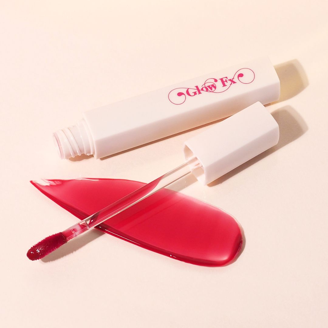 ＼ #針リップ ／
全国ロフト店舗・ロフトネットストア・公式ECサイト・Amazonにて発売中✨

"Glow Fx"（グロウエフェクト ）「Cherry up!」
チェリーのような色づきで魅力あふれる唇に♡
唇をぷっくり見せてくれる効果に加え、ティントタイプで、色持ちもアップ💕

🔗glowfx.me