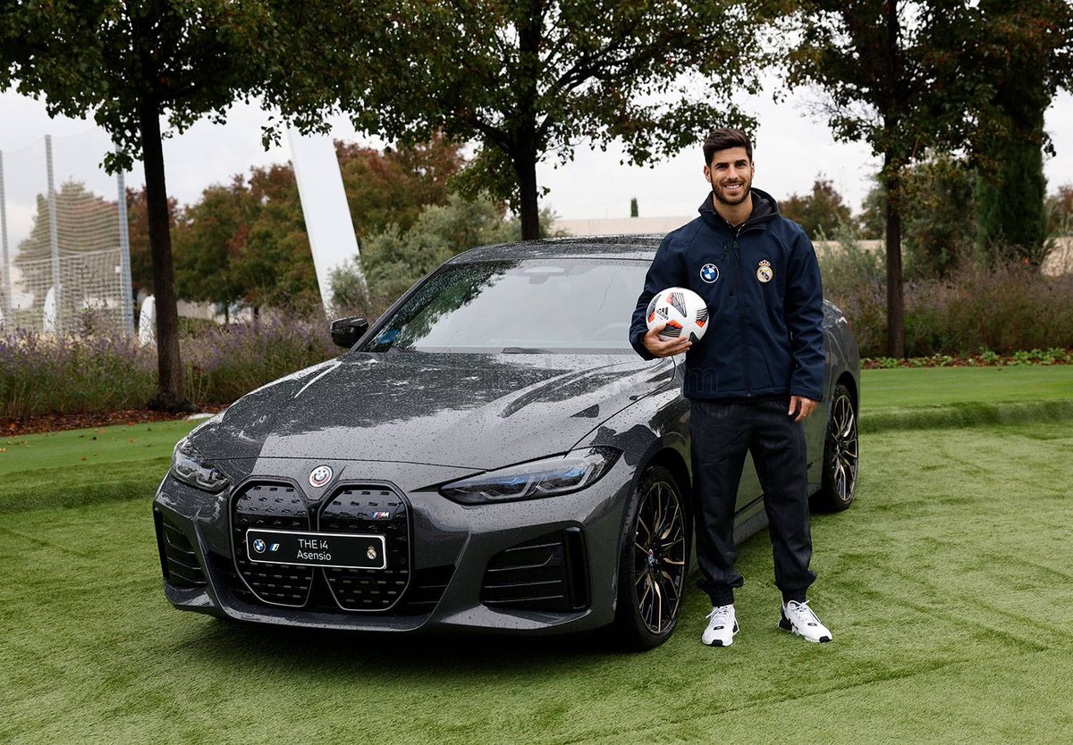 MadridXtra's tweet photo. 📸 New BMW cars for Real Madrid players. ⭐️ https://t.co/Ck3AAyGTSv