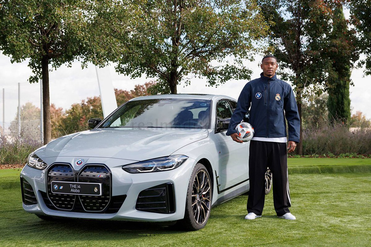 MadridXtra's tweet photo. 📸 New BMW cars for Real Madrid players. ⭐️ https://t.co/Ck3AAyGTSv