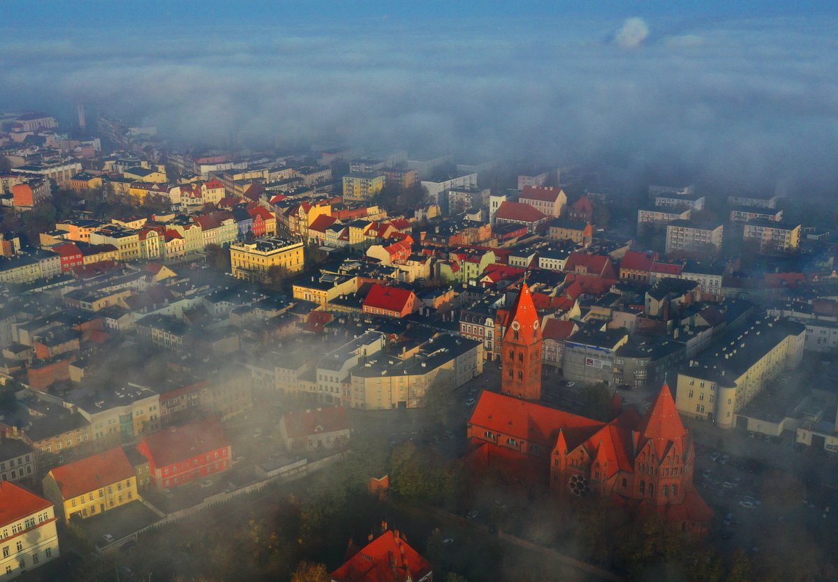 umostrow's tweet photo. Dzień dobry 🙂 Ostrów Wielkopolski 
#city #fog #sky #ostrowwielkopolski #ostrow https://t.co/ZPvpLOzqHS