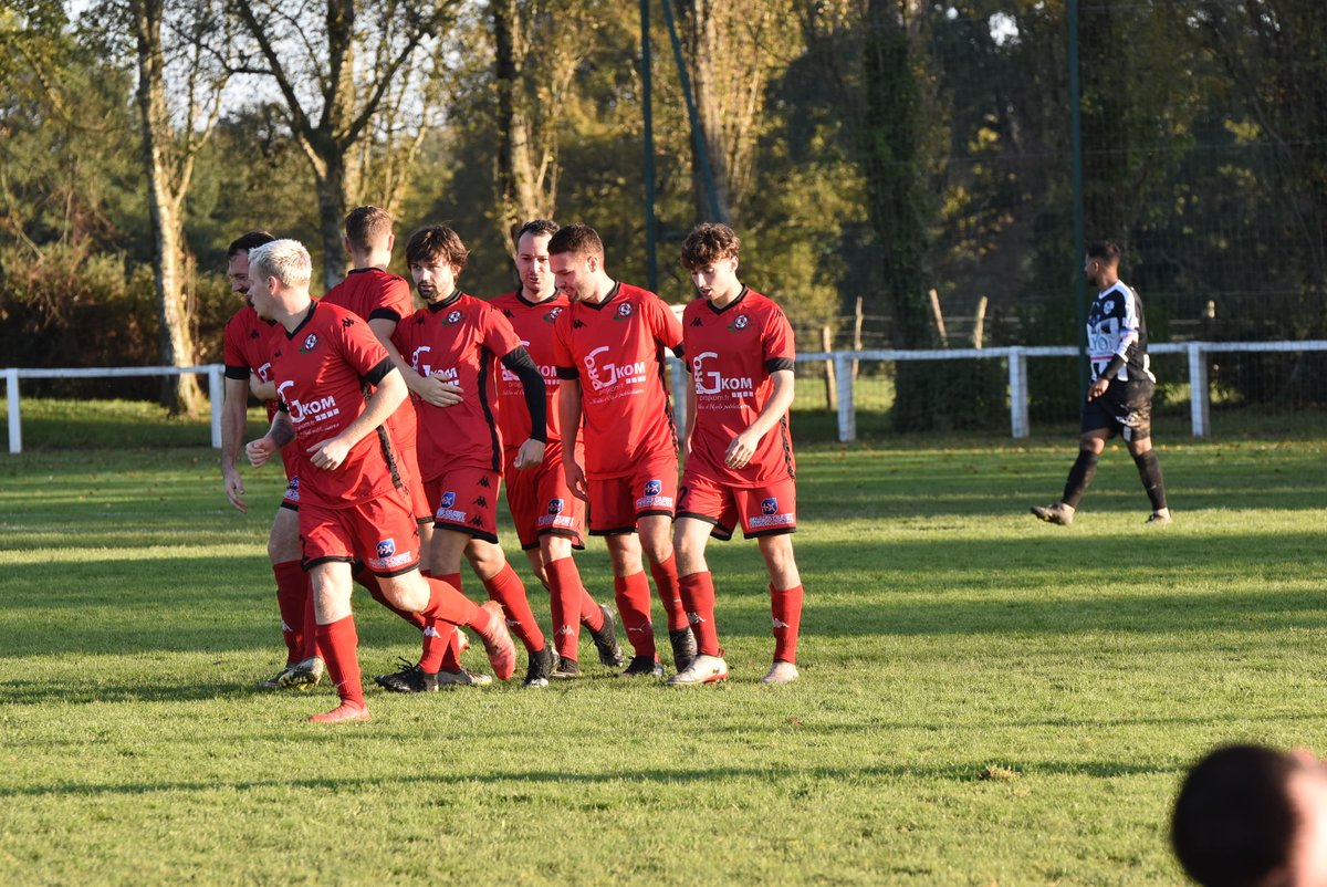 asandouille53's tweet photo. 🎞𝐀𝐥𝐛𝐮𝐦 𝐩𝐡𝐨𝐭𝐨

Des sourires, un groupe soudé... Revivez la victoire de l'équipe fanion en championnat ce week-end ✅

📸https://t.co/UD0oeHYZVV https://t.co/5GJslySCip