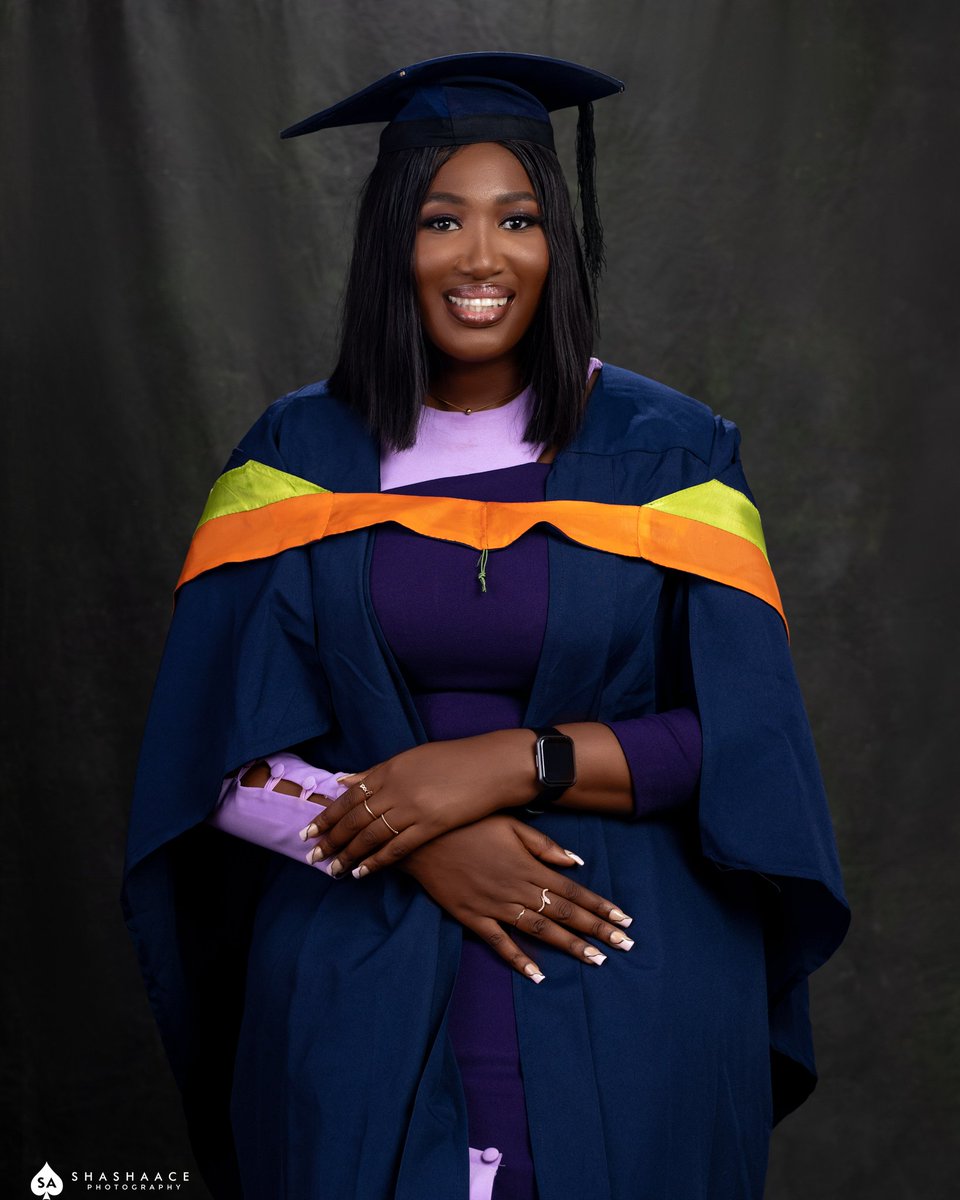 Teni_Fola's tweet photo. Graduated from the University of Ibadan with a First Class degree in Economics 🎉🎉🎉 https://t.co/Tk0jwie06S