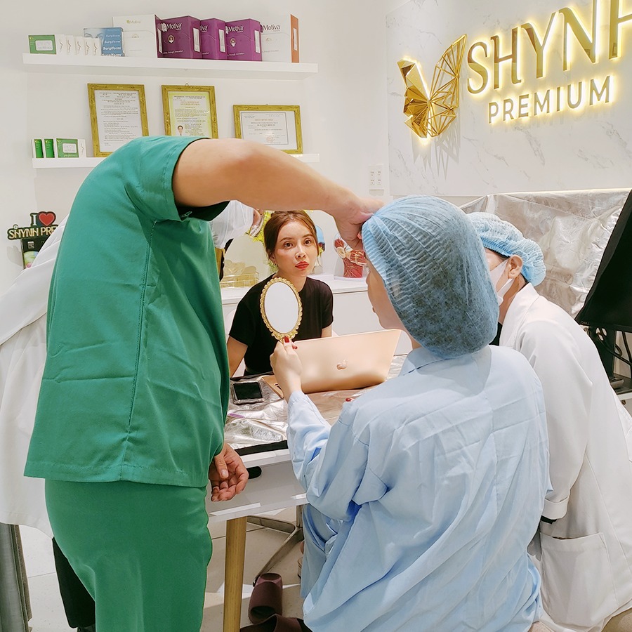 PShynh's tweet photo. For the first time experience services at Shynh Premium Plastic Surgery Center, customers can receive a special discount up to 30%.
#plasticsurgery #plasticsurgeryshynhpremium #breastaugmentation #boobjob #kendallfacelift #rhinoplasty #cuteyes #abdominalliposuction https://t.co/vDXacmZmnr