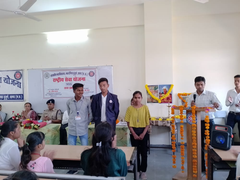 MrRCPrajapati's tweet photo. वीर विरसा मुंडा जयन्ती के उपलक्ष्य में आयोजित व्याख्यान माला का आयोजन एवं आलेख प्रदर्शन @_NSSIndia @NSSCELLGOVMP @NssRDBhopal4 @askabir_ @McbuNss @MrRCPrajapati https://t.co/ZxztGFIwgd