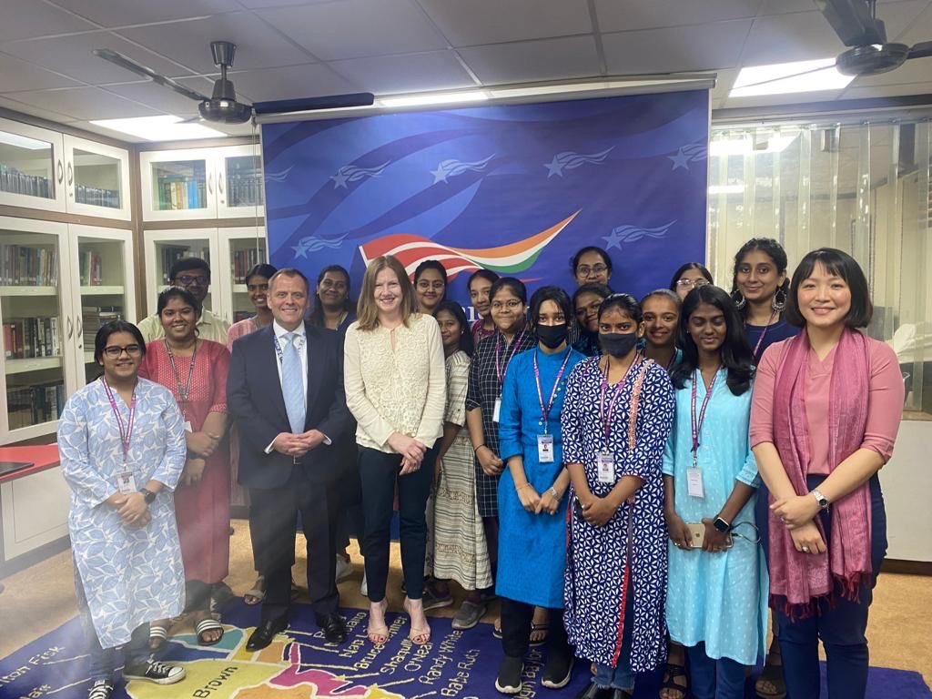 Glad to visit @stfrancishyd & make my first trip to our @AmericanSpaces Hyderabad, where I engaged w/ students interested in studying in the #US to mark #InternationalEducationWeek. We thank St. Francis for all of their support for our American Corner since 2013! #StudyintheUS
