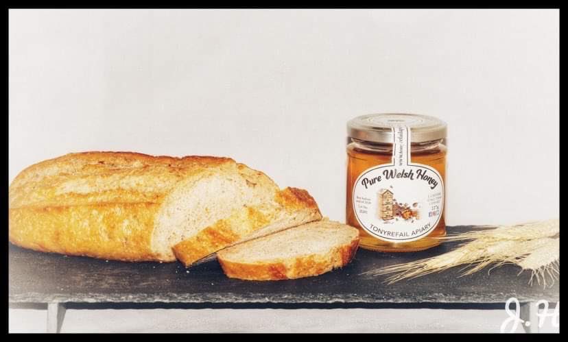 tonyrefailapiar's tweet image. Honey bread, natural sweet taste and aromatic scents of honey.

@oakdalephotographygroup
@l_bcimages
📸Julia_Hughes

#honeyrecipe #homebread #tonyrefail_apairy #apairy #savethebees #beesforinstagram #tonyrefailapiar #nature #beefarmer #welsh #fyp